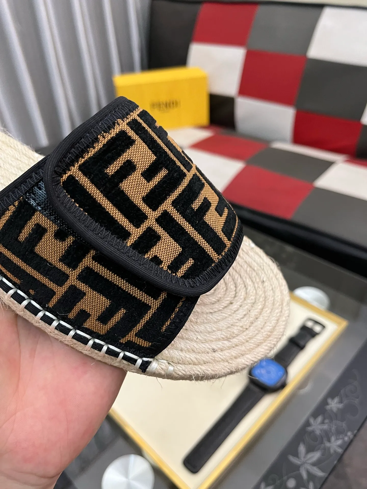 Men's shoes💰320⌚️⌚️[FENDI~Fendi slippers] High-end men's shoes brand official website 1:1 latest masterpiece: original mold customization, fabrics made of imported original materials, upgraded outsole, lighter, top quality in the market, simple and tasteful, a must-have for fashionistas, fashion is at your feet, full of confidence, the same style at the counter👍The season of summer slippers is here. Yardage: 38-44. Can be customized45.46.47